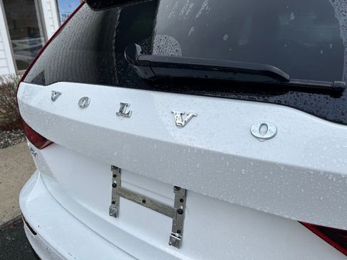 Used 2025 Volvo V60 B5 Cross Country Plus image 21