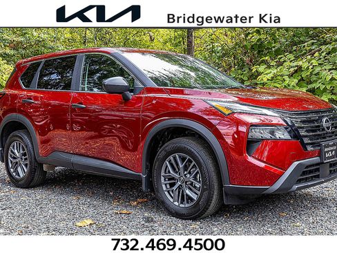 Used 2024 Nissan Rogue S image 1