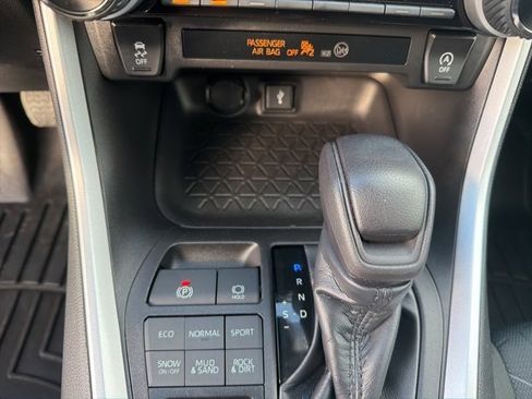 Used 2022 Toyota RAV4 XLE image 34