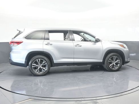 Used 2019 Toyota Highlander LE image 7