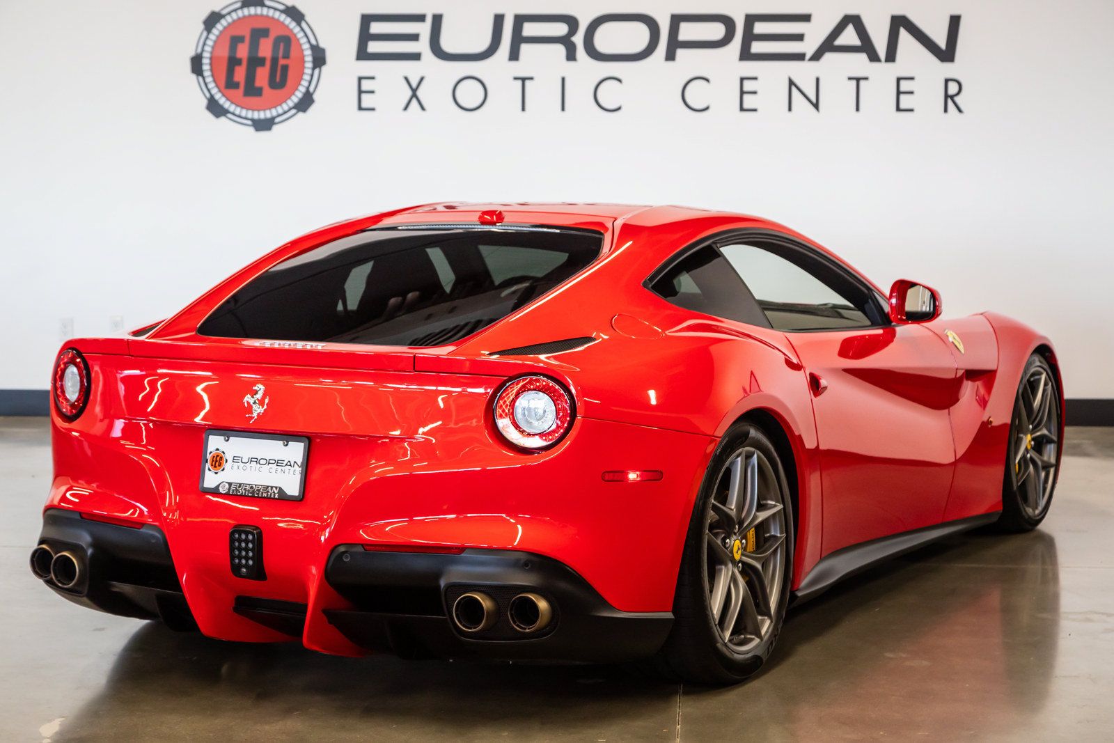 Used 2016 Ferrari F12 Berlinetta RWD image 9