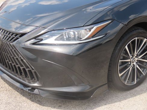 Used 2022 Lexus ES 350 w/ Premium Package FWD image 3
