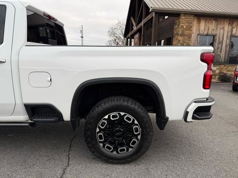 Used 2021 Chevrolet Silverado 2500 High Country image 42