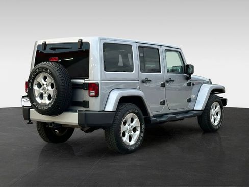 Used 2014 Jeep Wrangler Unlimited Sahara w/ Connectivity Group AWD/4WD image 7