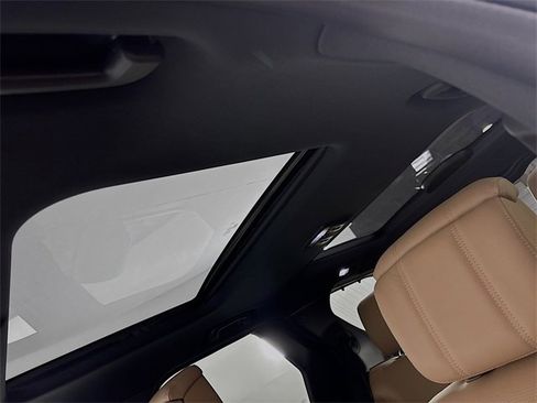 New 2026 Land Rover Discovery Dynamic SE image 14