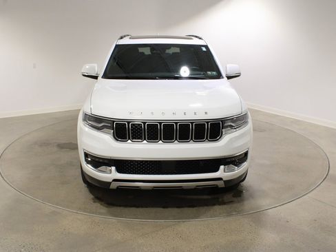 Used 2022 Jeep Wagoneer Series III w/ Premium Group I image 2