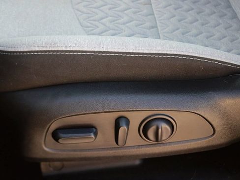 Used 2023 Chevrolet Equinox LT FWD image 17