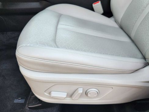 Used 2023 Kia Sorento S w/ Panoramic Sunroof Package image 9