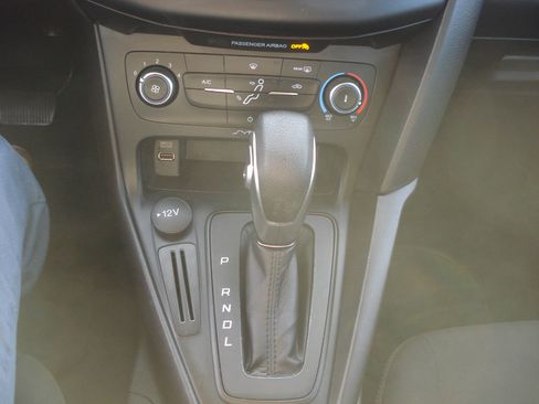 Used 2018 Ford Focus SE image 18