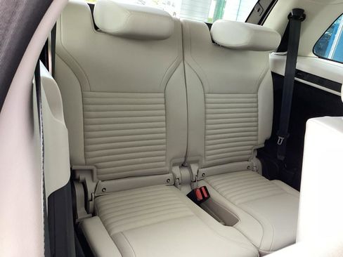 Used 2025 Land Rover Discovery S AWD/4WD image 22