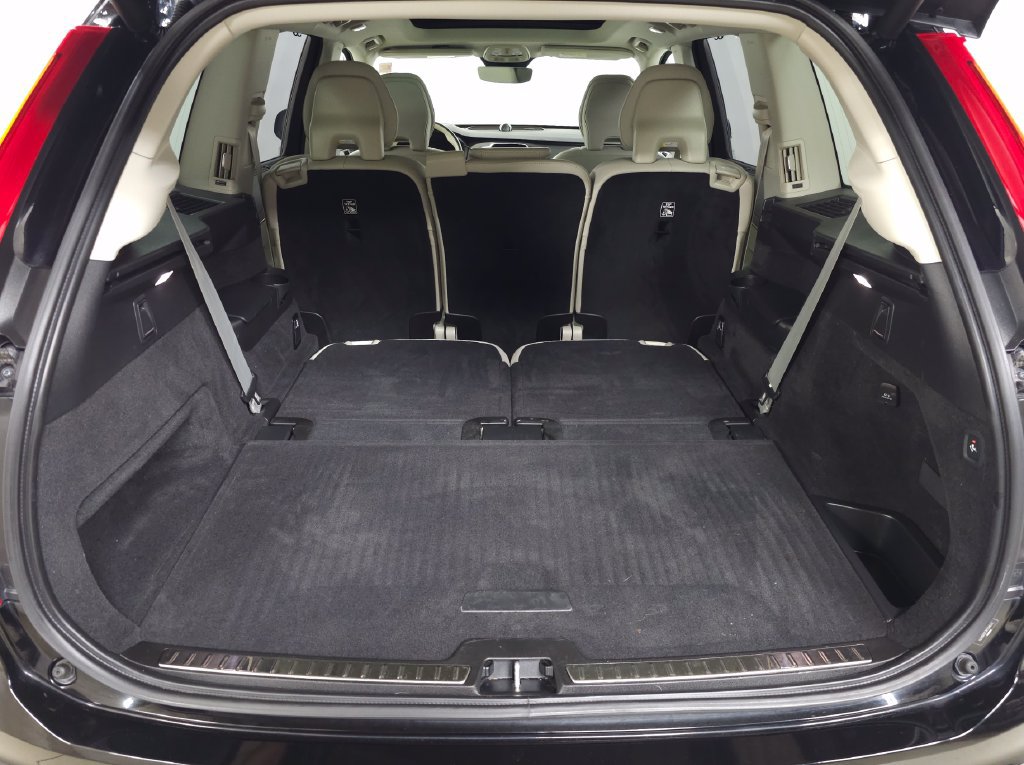 Used 2024 Volvo XC90 T8 Ultimate AWD/4WD image 8
