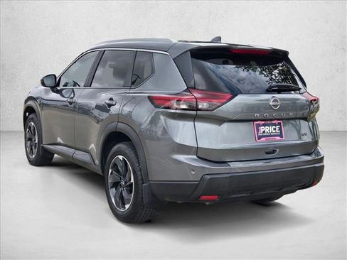 Used 2024 Nissan Rogue SV w/ SV Premium Package image 7