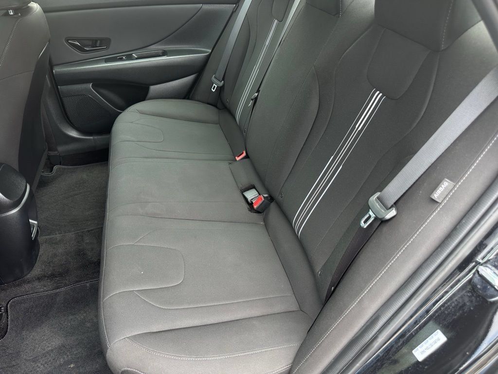 Used 2025 Hyundai Elantra SEL FWD image 13