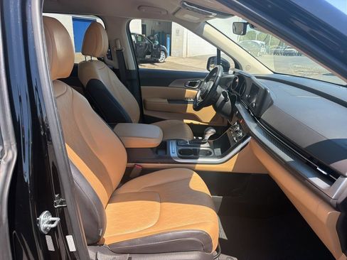 Used 2024 Kia Carnival LX FWD image 40