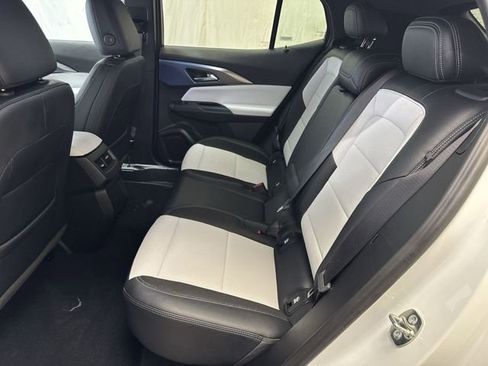 Certified 2025 Chevrolet Equinox EV LT FWD image 12