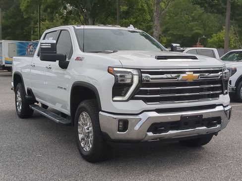 Used 2025 Chevrolet Silverado 2500 LTZ w/ LTZ Premium Package AWD/4WD image 2