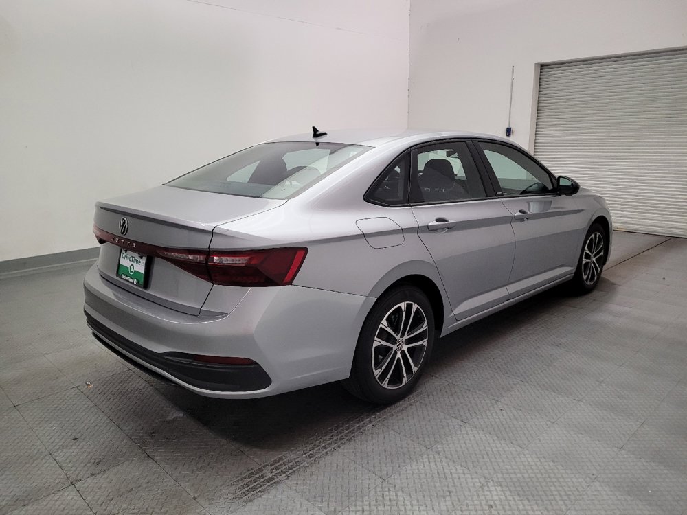 Used 2025 Volkswagen Jetta Sport FWD image 9