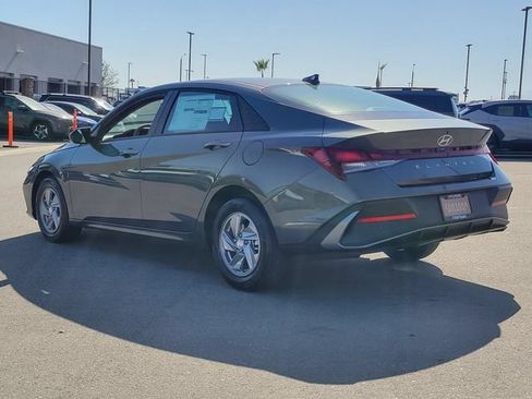 New 2026 Hyundai Elantra SE FWD image 3