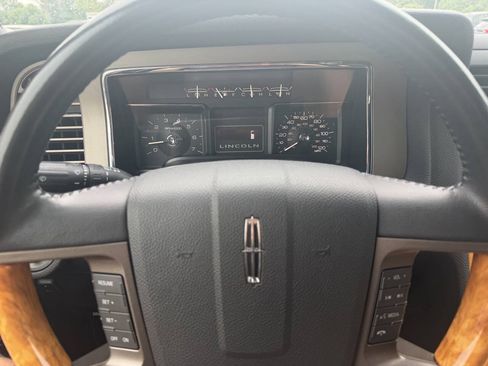Used 2012 Lincoln Navigator 4WD image 23