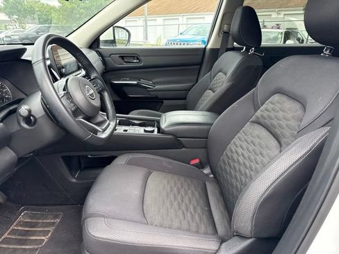 Used 2023 Nissan Pathfinder SV w/ SV Premium Package AWD/4WD image 5