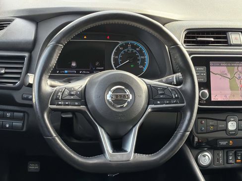 Used 2022 Nissan Leaf SV image 10