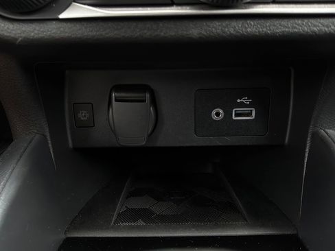 Used 2025 Nissan Versa SV FWD image 23