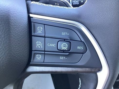 New 2026 Jeep Grand Cherokee L Limited w/ Limited Altitude Package AWD/4WD image 36