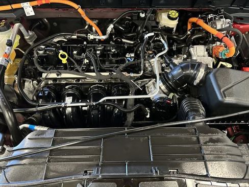 Certified 2025 Ford Escape ST-Line Elite image 39