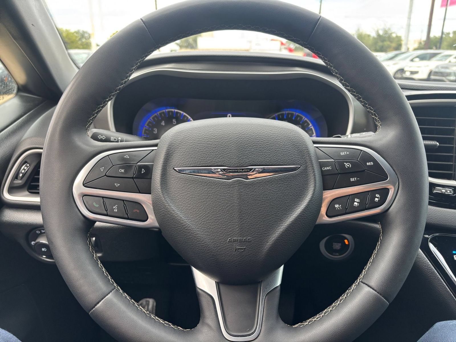 Used 2025 Chrysler Pacifica Select FWD image 29