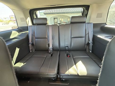 Used 2014 Cadillac Escalade Luxury image 25