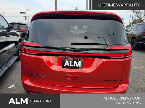 New 2026 Chrysler Pacifica Limited w/ S Appearance Package image 11