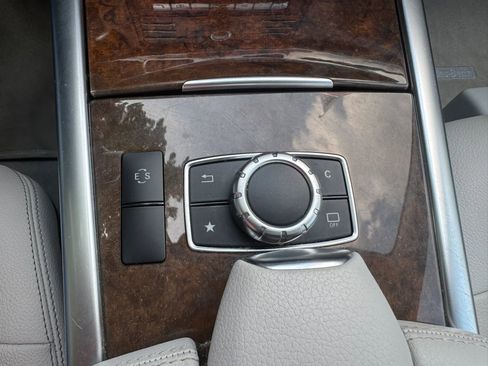 Used 2016 Mercedes-Benz E 350 Sedan w/ Premium Package image 28