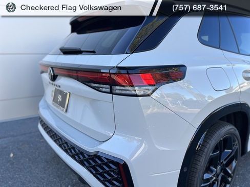 New 2026 Volkswagen Tiguan SE R-Line image 9