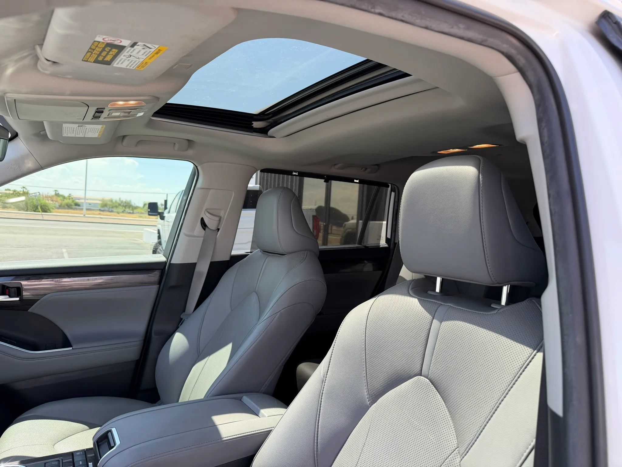 Used 2020 Toyota Highlander Limited FWD image 22