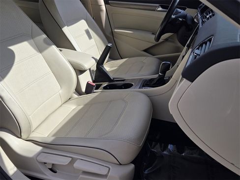Used 2018 Volkswagen Passat 2.0T SE image 21