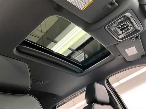 Used 2024 GMC Sierra 2500 Denali w/ Technology Package image 17