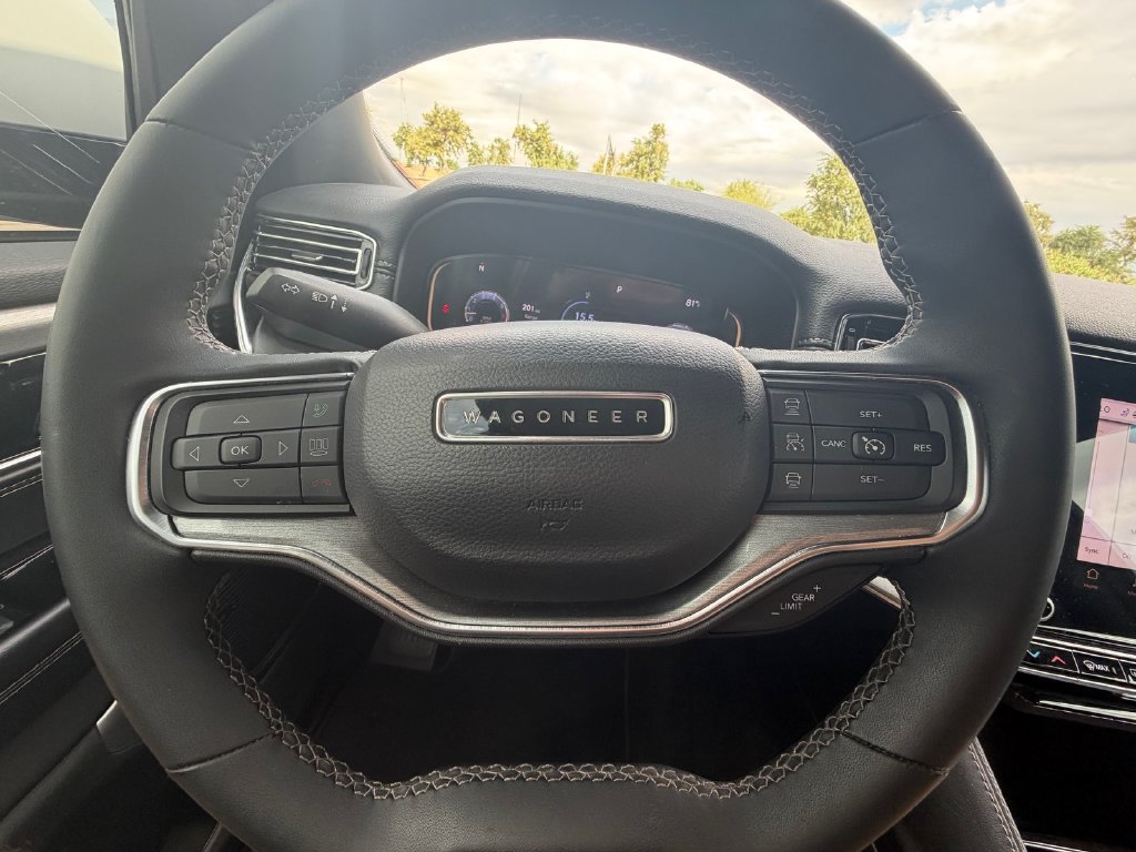 Used 2022 Jeep Wagoneer Series III AWD/4WD image 12