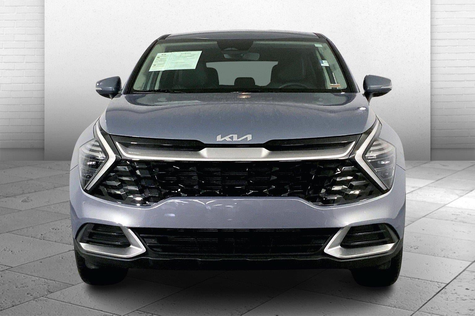 Used 2025 Kia Sportage EX FWD image 2