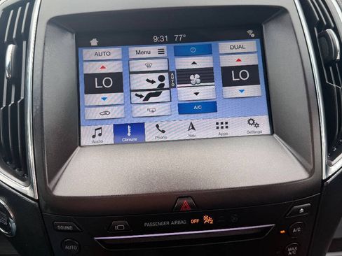 Used 2019 Ford Edge Titanium w/ Equipment Group 301A AWD/4WD image 28