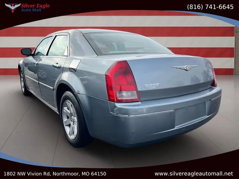 Used 2006 Chrysler 300 Touring w/ Comfort/Convenience Group image 3