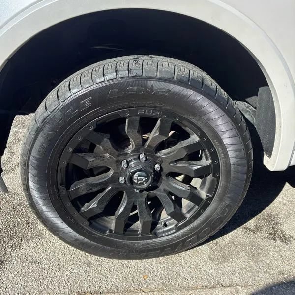 Used 2017 Ford F150 Lariat w/ Equipment Group 502A Luxury AWD/4WD image 20