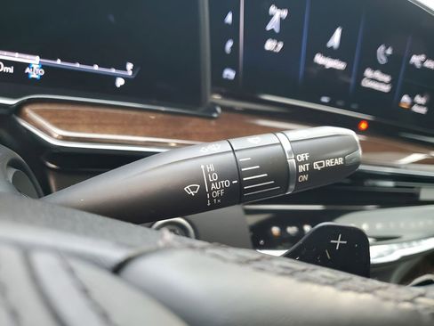 Certified 2022 Cadillac Escalade ESV Sport Platinum w/ LPO, ONYX Package image 38