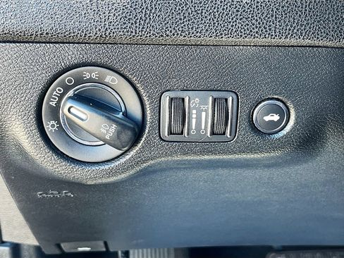 Used 2022 Chrysler 300 S RWD image 10