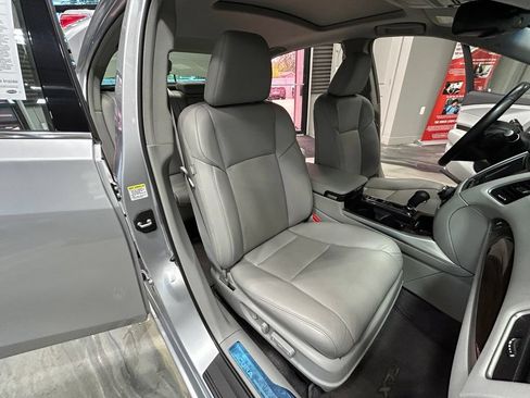 Used 2014 Acura RLX w/ Technology Package FWD image 3
