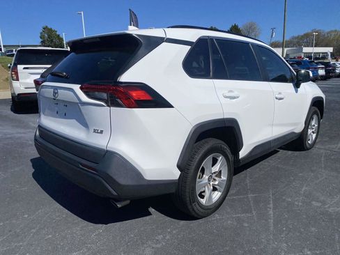 Used 2021 Toyota RAV4 XLE w/ Convenience Package FWD image 7