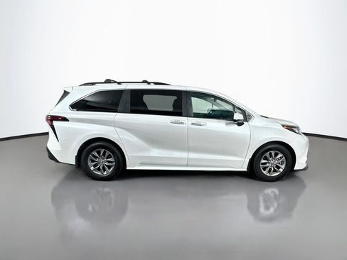 Used 2023 Toyota Sienna XLE AWD/4WD image 7