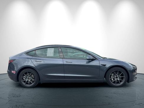 Used 2023 Tesla Model 3 Standard Range image 3