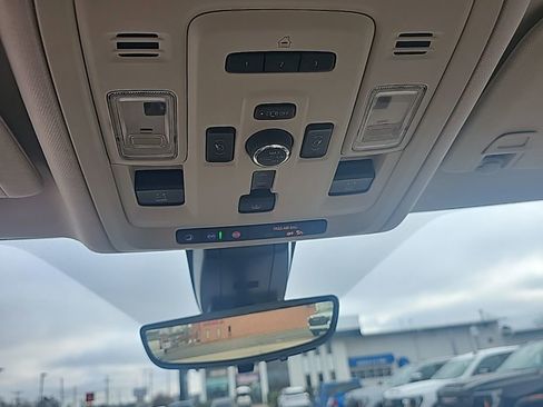 Used 2022 GMC Yukon XL Denali w/ Denali Ultimate Package image 31