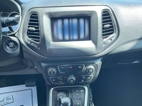 Used 2019 Jeep Compass Latitude w/ Popular Equipment Group AWD/4WD image 13
