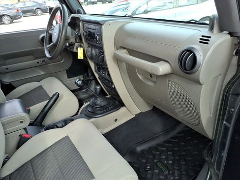 Used 2010 Jeep Wrangler Rubicon w/ PWR Convenience Group image 15